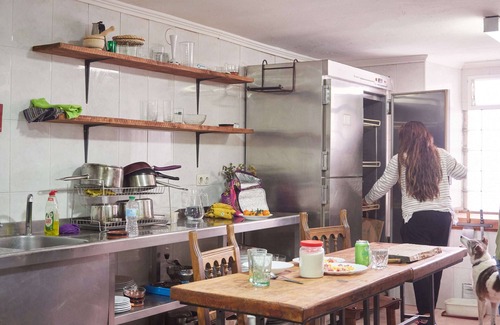 Boal Apartment | Estudios en un Pueblo de Asturias :coworking y Coliving, Salón con Chimenea