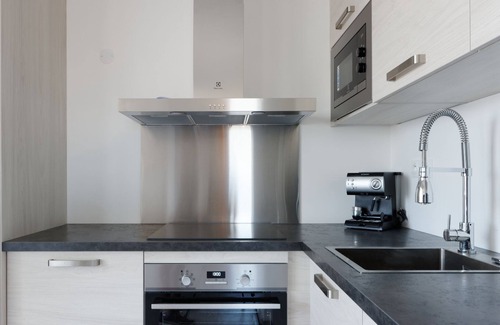 Les Crottes House | EUROMED 2 - Grand T3 avec 2 balcons, Parking, Conc