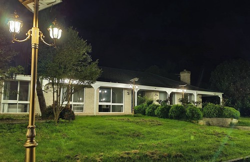 Hastings House | Eva Green Lake by Ready Set Stay-full linen, 90 acres of countryside