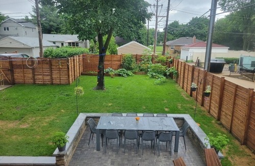 Evanston House | EVANSTON whole building, 2 units combined sleeps 12, 5 bed 5 bath