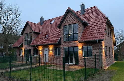 Vollerwiek Apartment | Evening silence, holiday apartment in "De Feerjenhusen" on the Haubarg of Vollerwiek