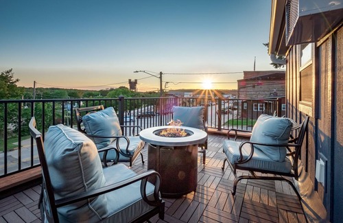 Prescott House | Event-Approved | Sleeps 24, Hosts 40 | Arcade & Game Room