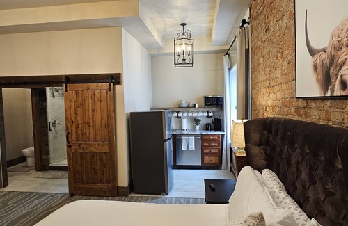 Miles City House | Event venue and 2 Luxury Suites Downtown