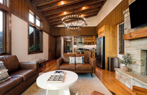 Afton Cabin | Evergreen Cove Cabin on Grand Lake Monkey Island, 2mi to Shangri-La, w/hot tub