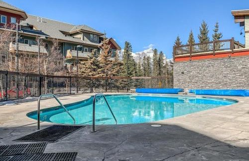 Canmore Apartment | Evergreen Escape - 2 Bedroom Condo with Pool & Hot Tub