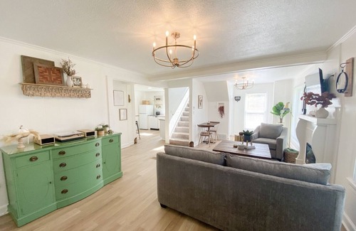 Walnut Creek House | Evergreen Place at Walnut Creek within walking distance to downtown Walnut Creek