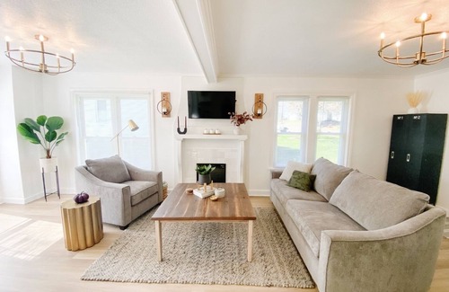 Walnut Creek House | Evergreen Place at Walnut Creek within walking distance to downtown Walnut Creek
