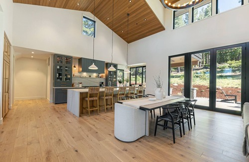 Truckee House | Everlasting at Martis Camp by Tahoe Getaways - 5BR Luxury Monthly Rental w Hot Tub & A/C