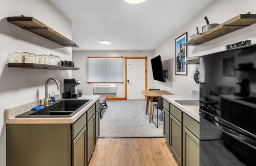 Hill City Hotel | EverSpring Inn & Suites