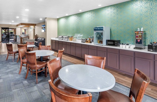 Hill City Hotel | EverSpring Inn & Suites