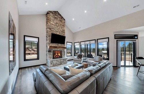 Sturgis Cabin | Everything's Right- its the place to get away