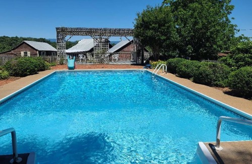 Haywood Cottage | Everything You Could Want: Farm Living, Creature Comforts, & Centrally Located