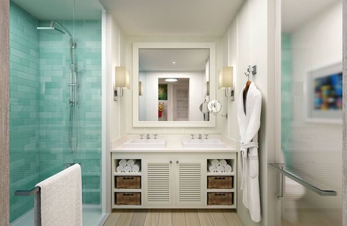 Hollywood Hotel | Everything You Need For The Perfect Vacation! 2 Relaxing Units, Pool, Beachfront