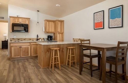 Boardman Hotel | Everything You Need for Your Stay is Here! Relaxing View of Columbia River