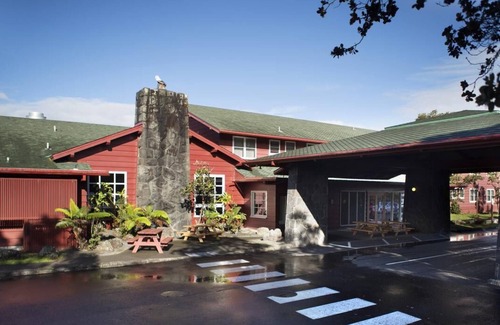 Volcano Hotel | Everything You Need For The Perfect Vacation! Cozy Unit for 4! Free Parking!