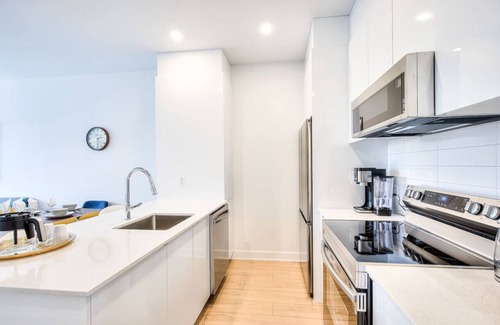 Tetreaultville Apartment | Everything You Need - Montreal's Cozy 1BR Getaway