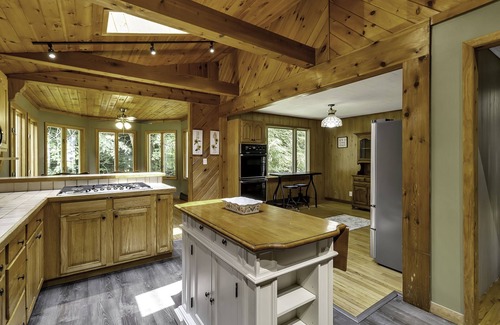 Great Valley Ski Chalet | EVL House w/Pool & Hot Tub, 7 mins to Holiday!