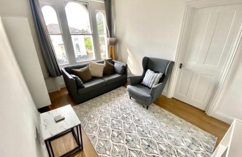 Mile End Apartment | Evo 1 Bedroom Apartment 3 mins walk Mile End Station,Queen Mary University, Hospital