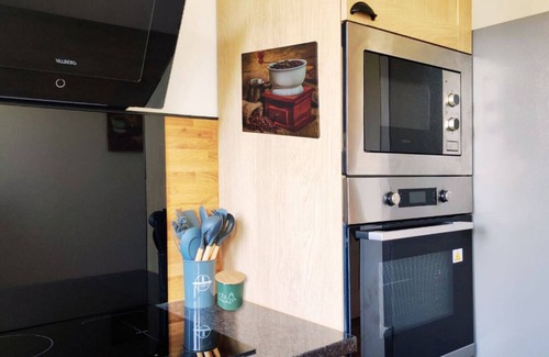 Evreux Apartment | 🏡 Evreux Central Lodge - Netflix - Wifi Fiber - Near train station & city center