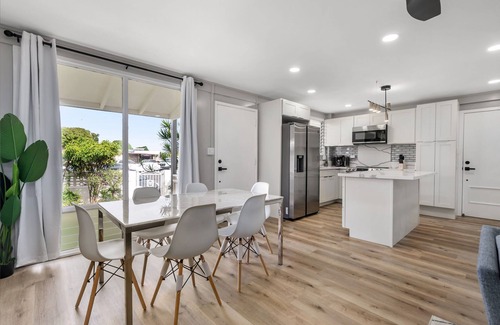 Ewa House | Ewa Beachside 3BR - Upto 6, WiFi, AC + Golf & Shop