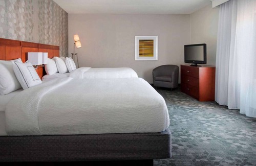 Middletown Hotel | Excellent Pick! Indoor and Outdoor Swimming Pools! Pets are Welcomed!