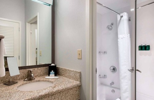 Middletown Hotel | Excellent Pick! Indoor and Outdoor Swimming Pools! Pets are Welcomed!