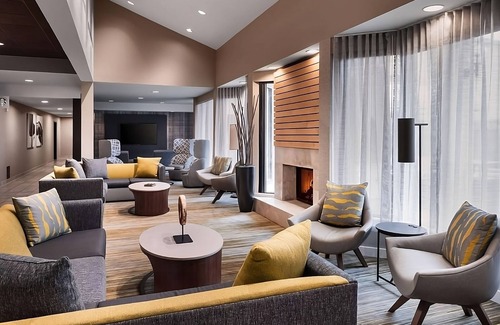 Middletown Hotel | Excellent Pick! Indoor and Outdoor Swimming Pools! Pets are Welcomed!