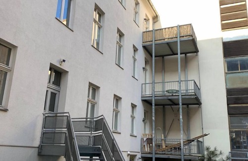 Mitte Apartment | Excellently located 2-room apartment with balcony and high-speed internet in Mitte