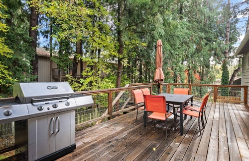 Bridlemile House | Exceptional Pet Friendly Home, Game Room w/Pool Table, Large Deck and Seating, 5 Miles to Portland