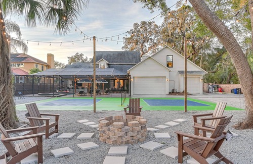 Valrico Villa | Exciting Valrico Villa w/Private Pool & Game Room