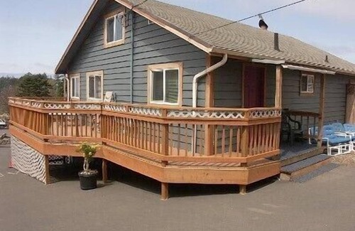 Depoe Bay House | ExcitingView during the StormsWiFiGasFireCovered Parking.Extended stays welcome.