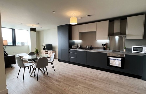 West Bromwich Apartment | Exclusive 1 Bedroom with Study and Parking
