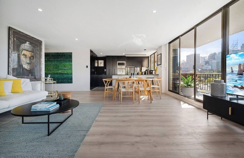 Woolloomooloo Apartment | Exclusive 2BR Living with Pool, Sauna & Spa Access