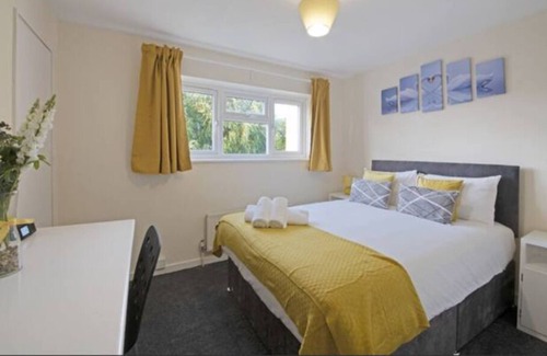 Hatfield Apartment | Exclusive 4BR House with Free Parking At Hatfield