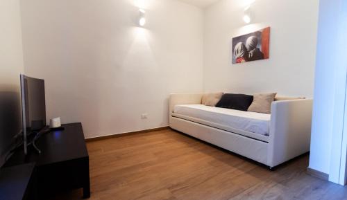 Lecco Apartment | Exclusive apartment - Magritte Style
