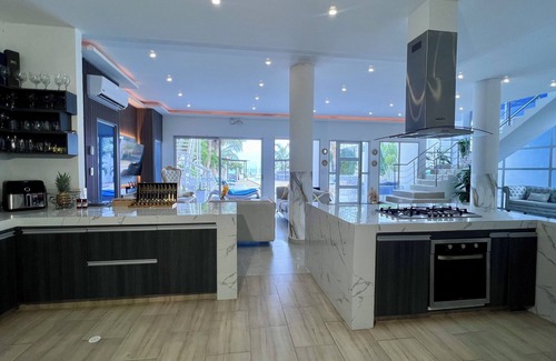 La Boquilla Villa | exclusive beach mansion