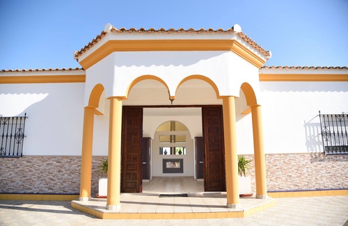 Lora Del Rio Ski Chalet | Exclusive CHALET near SEVILLA Andalusia with pool for 14 people