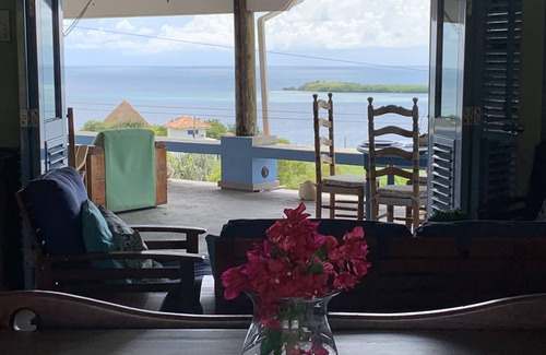 Fraile House | Exclusive home with pool and breath taking ocean views.