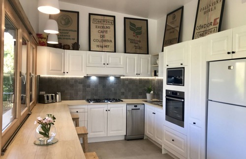 Bonnie Doon House | Exclusive Lake Frontage at Pete's HideawaynBonnie Doon Beach House @ Lake Eildon