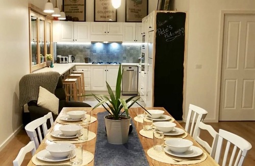 Bonnie Doon House | Exclusive Lake Frontage at Pete's HideawaynBonnie Doon Beach House @ Lake Eildon