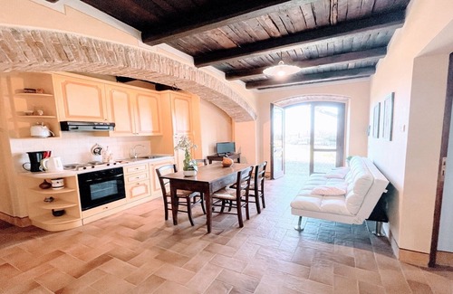 Poreta Villa | EXCLUSIVE POOL- OPEN ALL YEAR, SPOLETO BIO-FARM - SLEEPS 8, WIFI, AIRCON