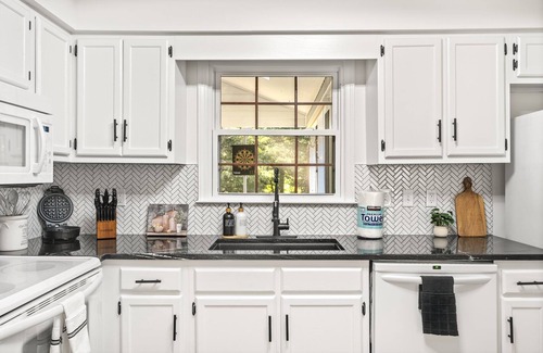 Greenville - Spartanburg House | Exclusive Retreat in Greenville Close to Woodruff Rd, Pelham Rd, and Downtown