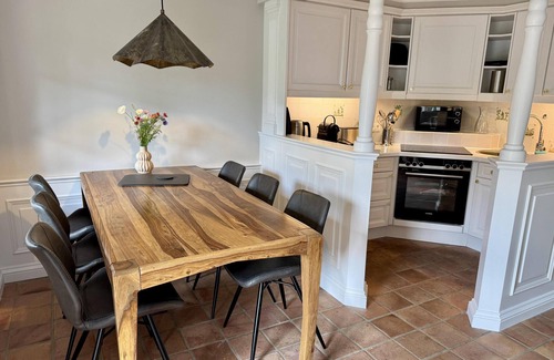 Kampen House | Exclusive thatched house for 6 people with sauna, fireplace, garden, parking space.
