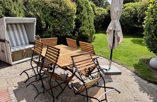 Kampen House | Exclusive thatched house for 6 people with sauna, fireplace, garden, parking space.