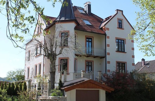 Teisendorf Apartment | Exclusive vacation apartment in art nouveau villa