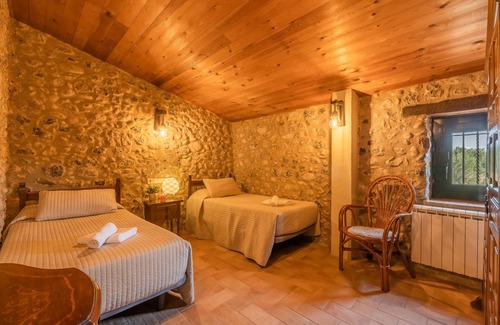 Palau de Santa Eulalia Cottage | Exclusive villa with pool, barbecue and near the river. Ideal for families