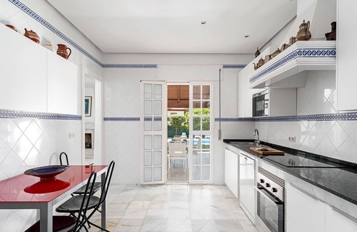 Cabo Roche Villa | Exclusive villa with garden and pool - Villa con encanto