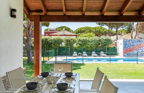 Cabo Roche Villa | Exclusive villa with garden and pool - Villa con encanto