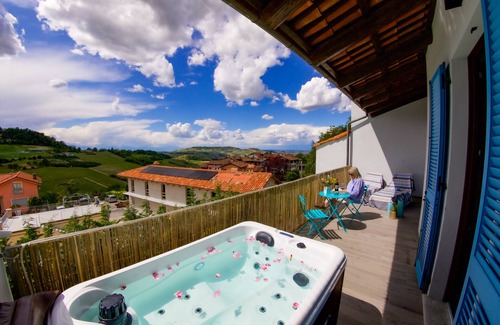 Monforte d'Alba Villa | Exclusive Villa with pool and penthouse in Barolo wine area