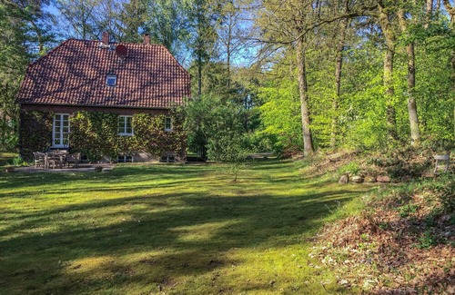 Soderstorf House | Exclusively and lovingly furnished "Forsthaus"